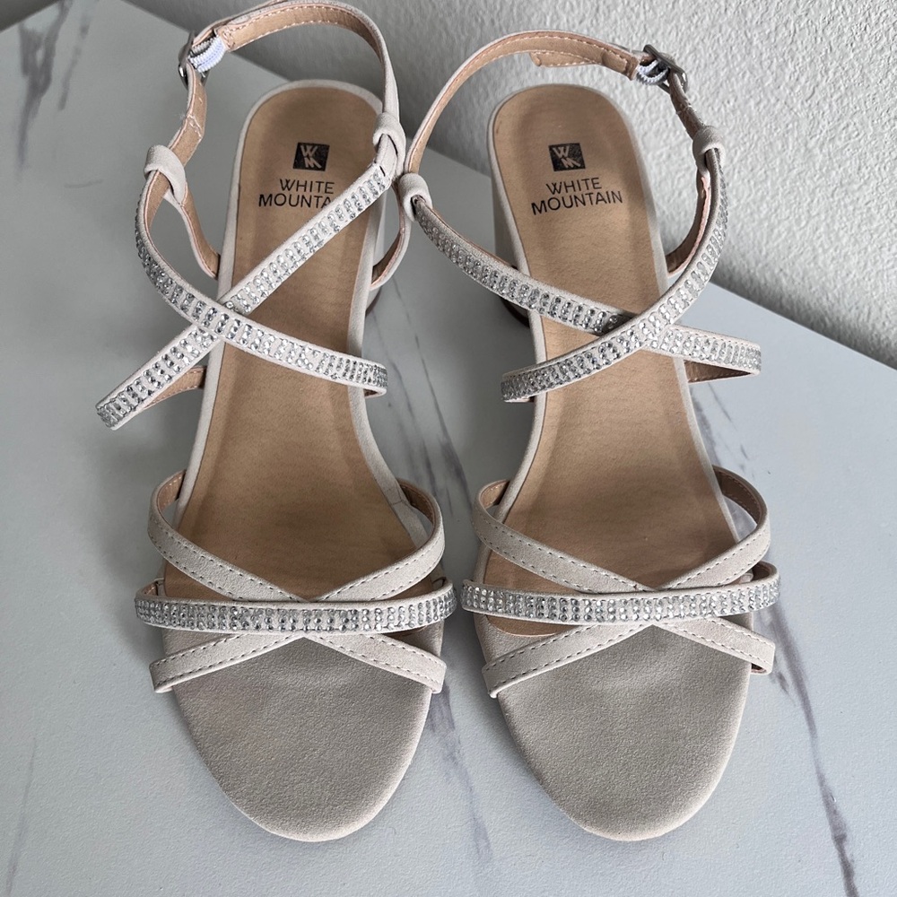 White Mountain Women's Emmot Beige Rhinestone Strappy Sandals Size 8 EUC